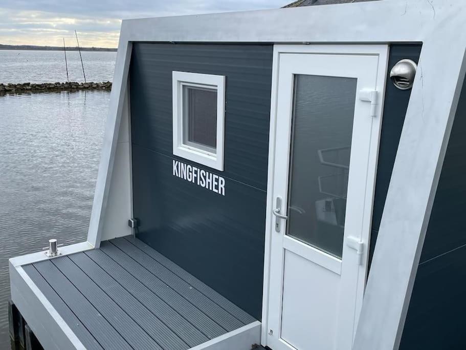 Houseboot Kingfisher, Lake View 비딩허젠 외부 사진